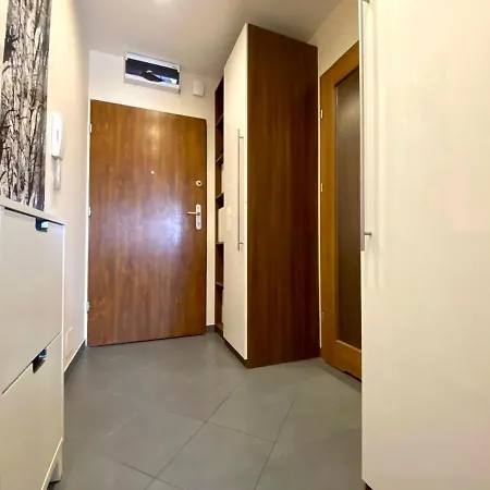 K22 Postepu 10 Aparts * Varšava