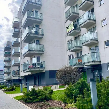 K22 Postepu 10 Aparts * Varšava